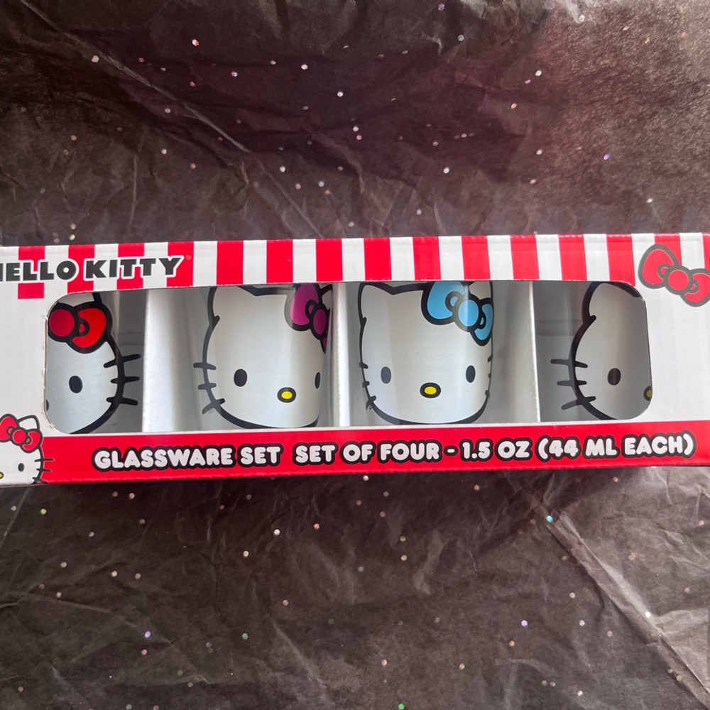 Hello Kitty Shot Glass 4 pc Set - White with Red Pink Blue Accents NIP